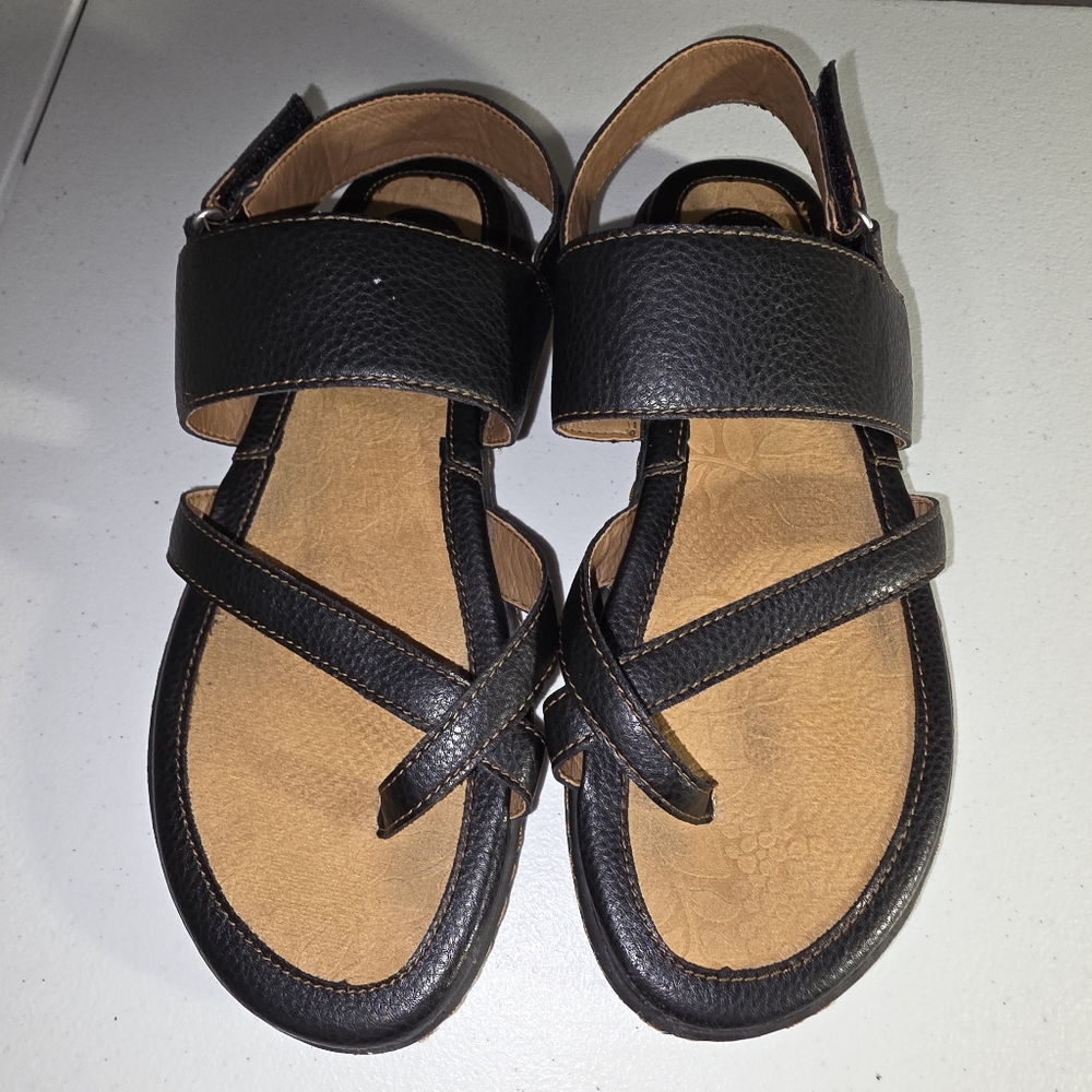 b.o.c. Born  women's toe ring loop sandals black Faux Leather Tan 9M